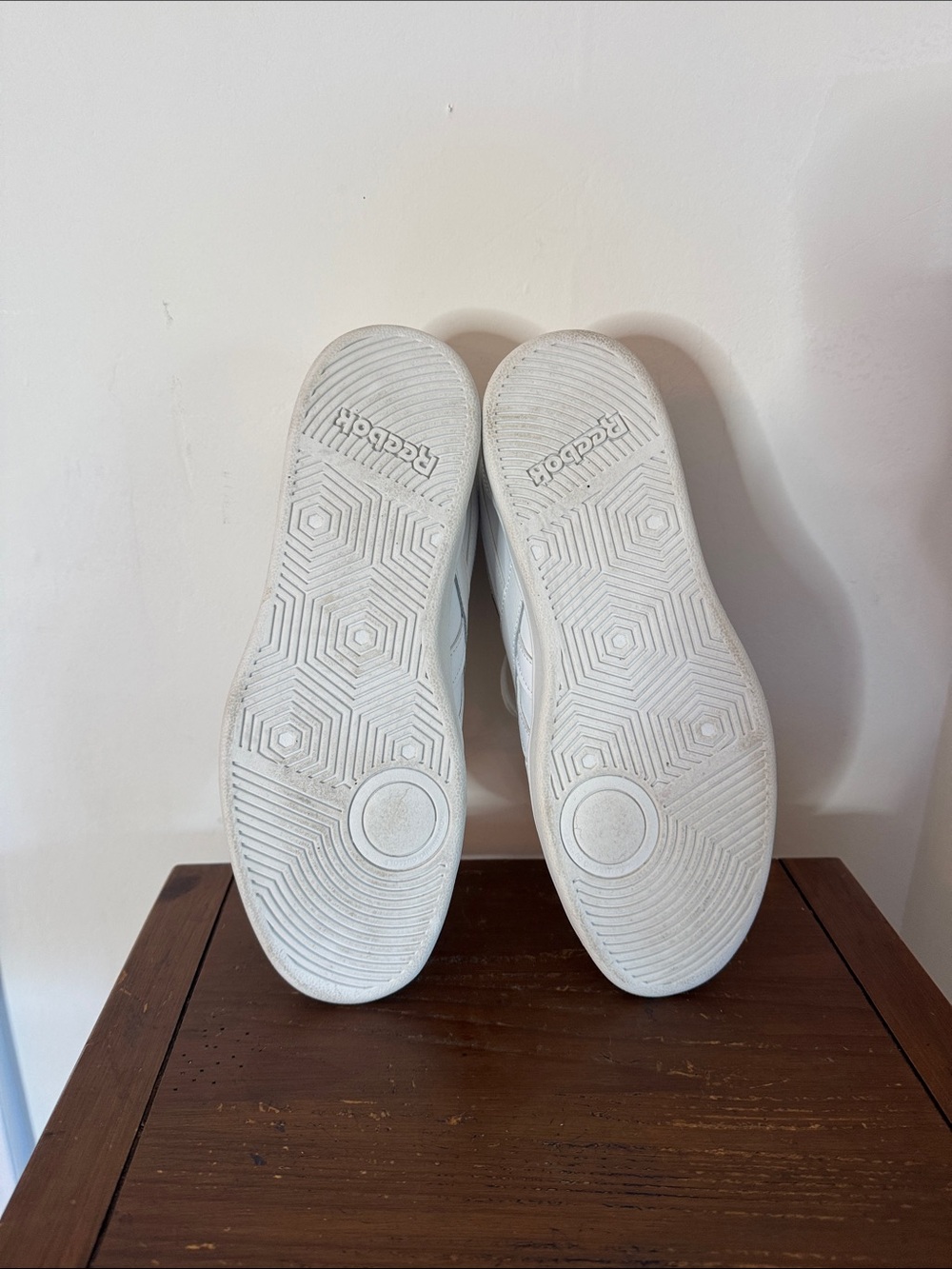 Reebok Men’s White Sneakers with Navy Collar - Picture 5 of 6
